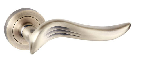 Old English Oxford Lever on Round Rose - Matt Antique Brass