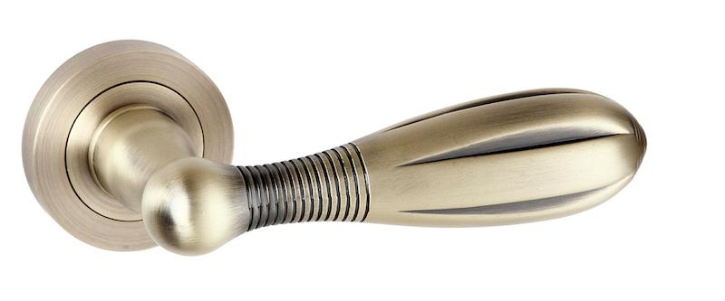 Old English Cambridge Lever on Round Rose - Matt Antique Brass