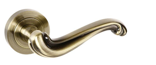 Old English Colchester Lever on Round Rose - Antique Brass