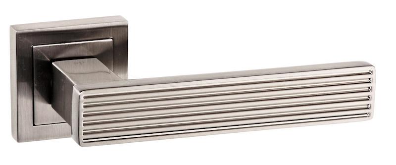 Senza Pari Dritto Designer Lever on Flush Square Rose - Satin Nickel